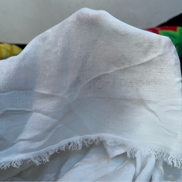 Louis Vuitton scarf - Picture 7 of 9